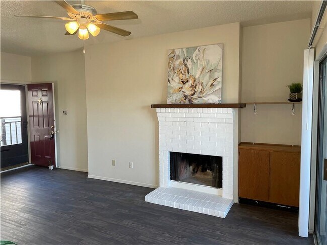 Building Photo - 2415 W Slaughter Ln