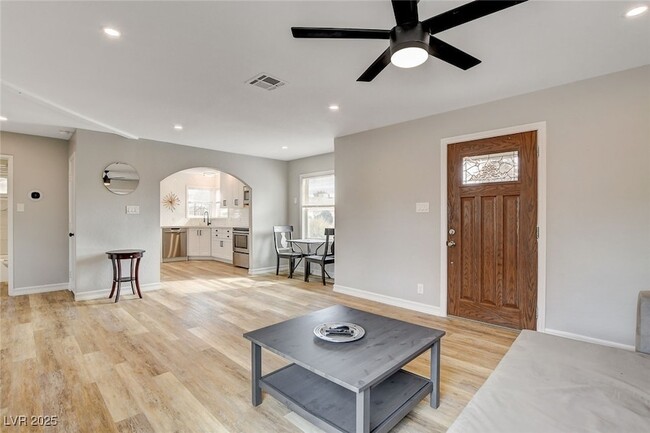 Building Photo - 1017 E Oakey Blvd