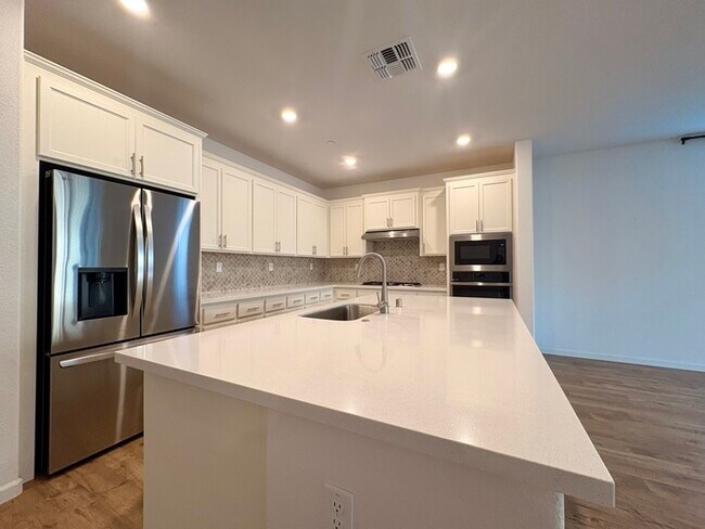Building Photo - Beautiful Solar Home For Rent in Lincoln