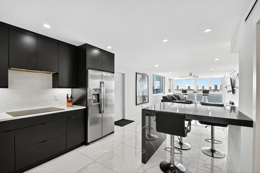 Building Photo - 301 Lake Shore Dr