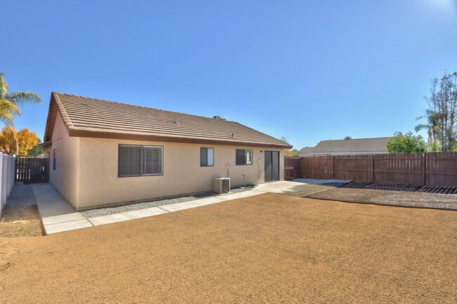 Building Photo - 3 bedroom 2 baths Murrieta