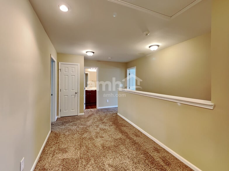 Building Photo - 6859 Coopers Hawk Trl