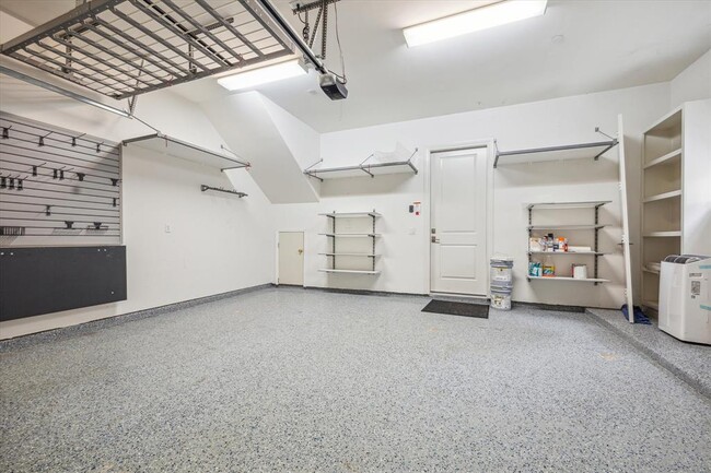 Building Photo - 1352 Kent Grv Pl