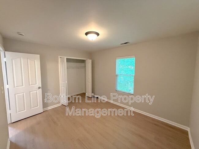 Building Photo - 4918 Muskogee Dr