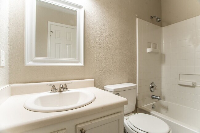 Building Photo - 3003 John Porter Dr