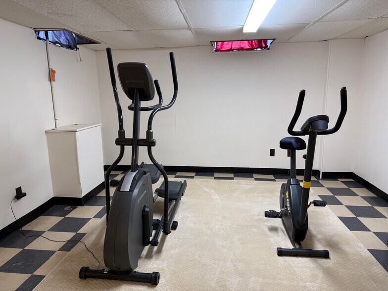 Building Photo - 2416 Medford Rd