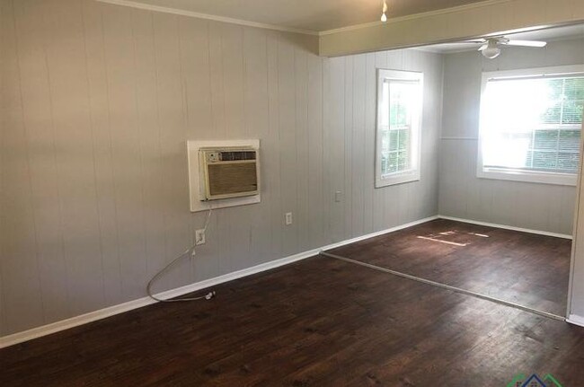 Building Photo - 1706 Circle Dr