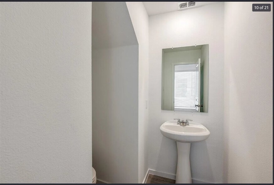 Building Photo - 6310 Sandpiper Ln