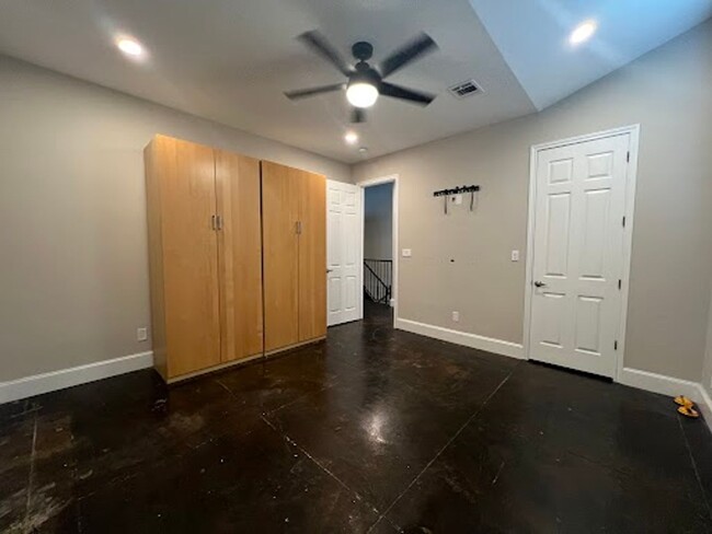 Building Photo - Charming Two Bedroom Loft in Houston with ...