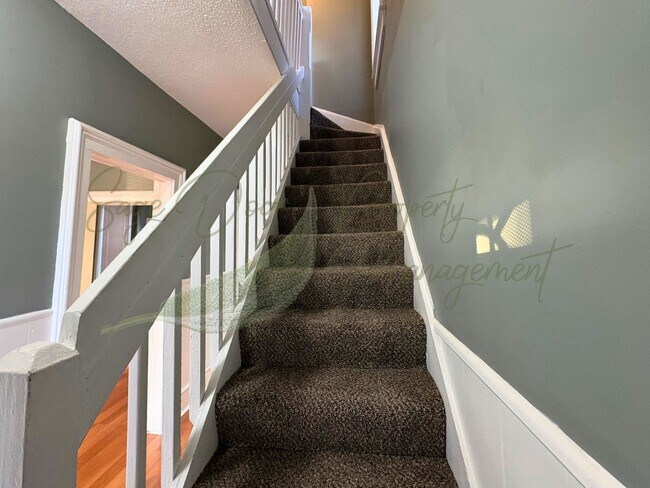 Building Photo - AVAILABLE NOW!!!!!