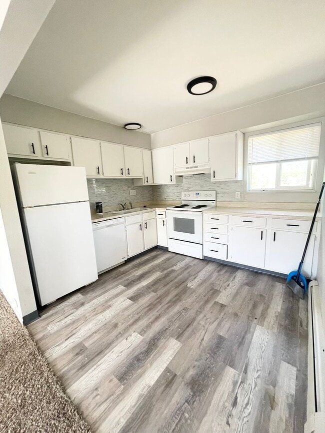 Interior Photo - 4413 Forrest Hill Rd
