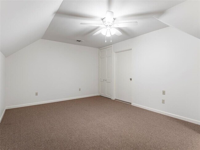Building Photo - 5215 Skinner Ln