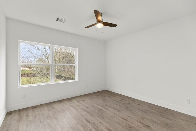 Building Photo - 2202 Wavell St