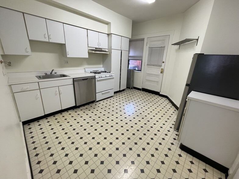 Primary Photo - 123 Park St
