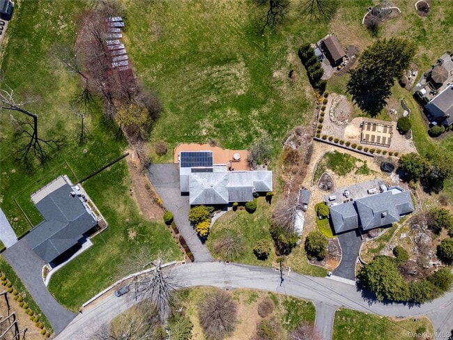 Building Photo - 34 Seven Oaks Ln