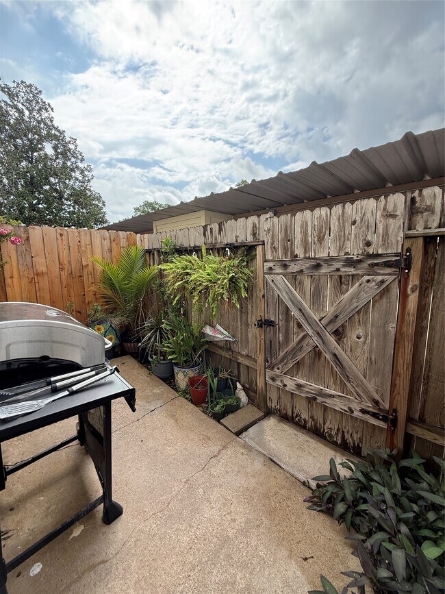 Building Photo - 14331 Still Meadow Dr