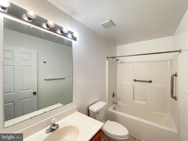 Building Photo - 44994 Serenity Farm Ln