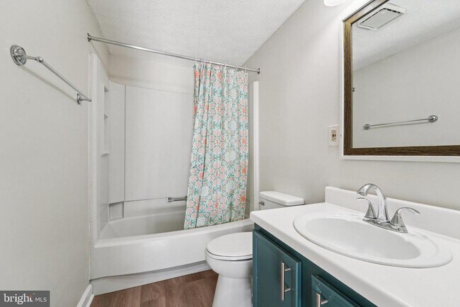 Building Photo - 308 Raussell Pl