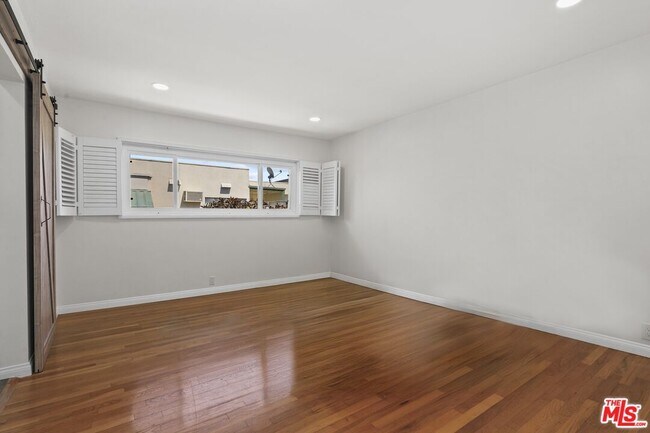 Building Photo - 3200 S Sepulveda Blvd