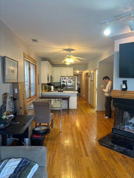 Building Photo - 1410 N Bosworth Ave