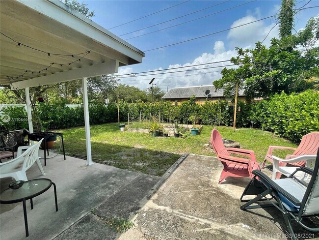 Building Photo - 1501 NW 7th Terrace