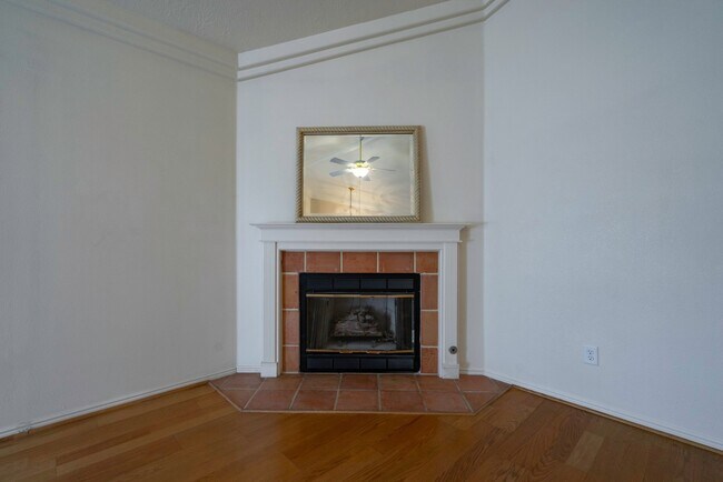 Building Photo - Spacious Stand Alone Home