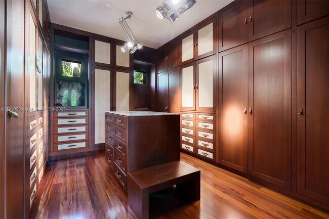 Building Photo - 16 Palm Ave