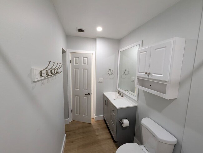 Building Photo - Charming Remodeled 3BD/1BA + Bonus Room | Fenced Yard | Pet Friendly