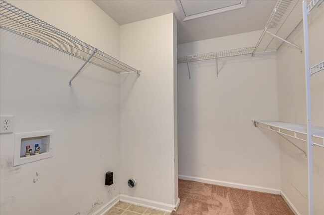 Building Photo - 8035 Reagan Cir