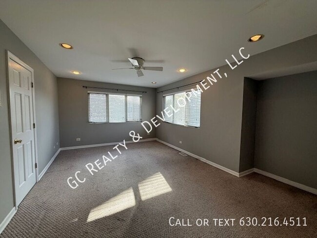 Building Photo - 220 Des Plaines Ave