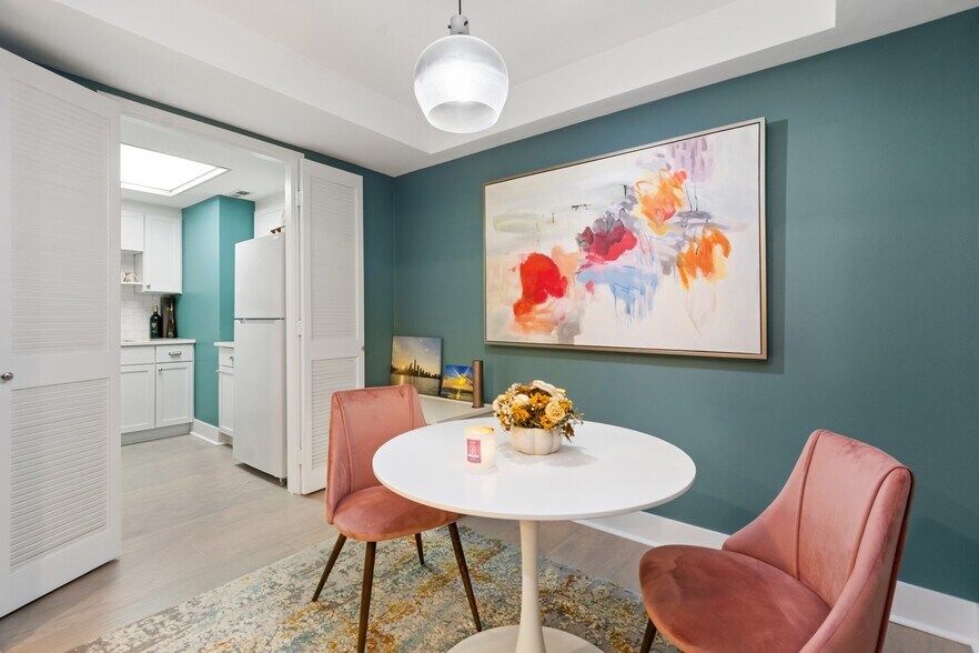 Building Photo - 40 E Delaware Pl