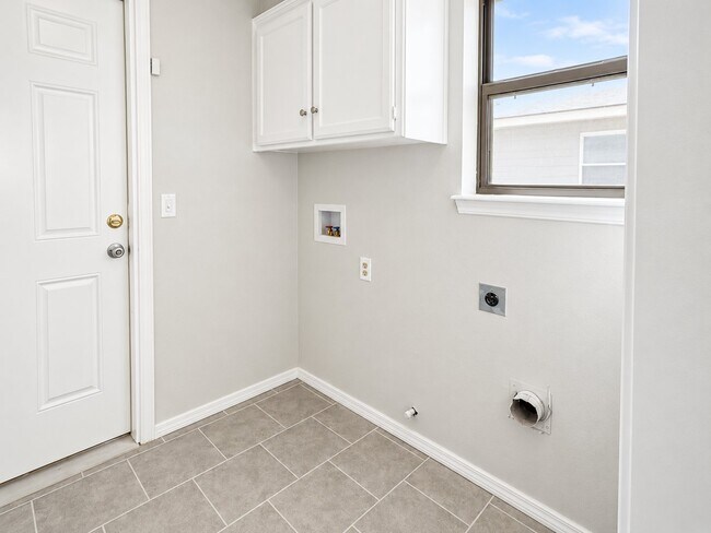 Building Photo - 4745 Del Porte St