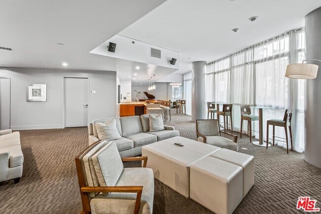 Building Photo - 13650 Marina Pointe Dr