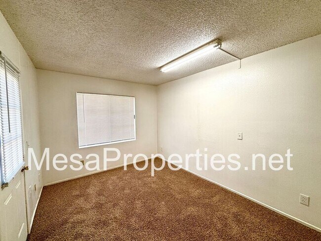 Building Photo - 14581 King Canyon Rd