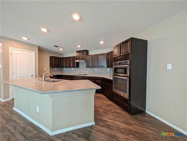 Building Photo - 2096 Brandywine Dr