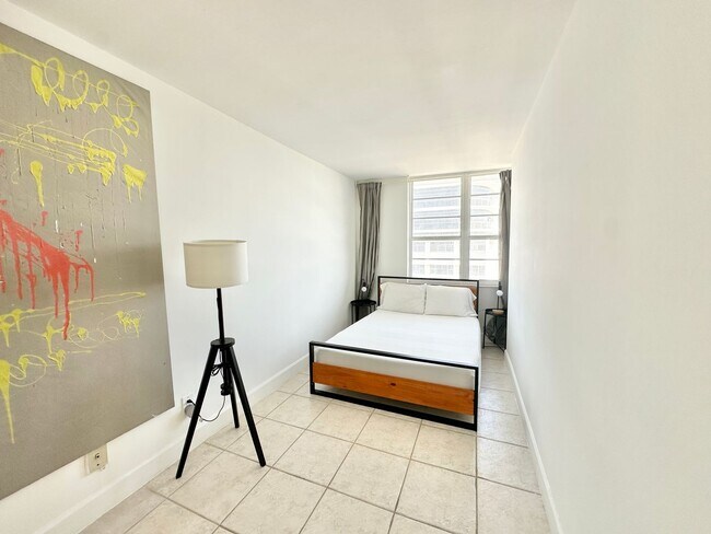 Building Photo - Amazing location: Close to Lincoln & the beaches: 1bed/1bath at the iconic Decoplage: available n...