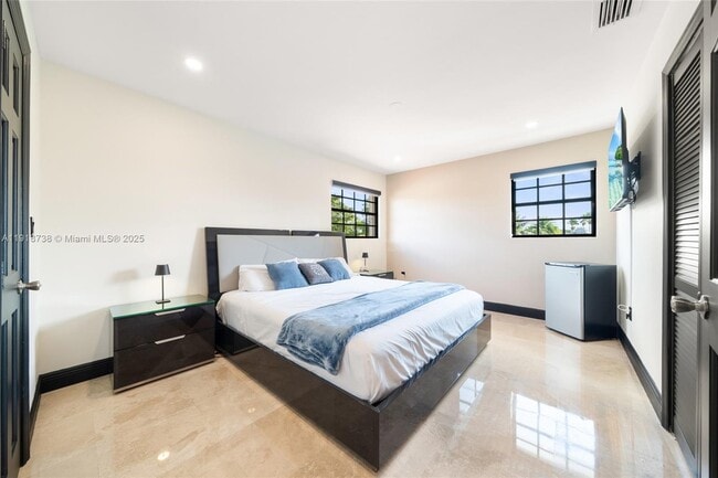 Building Photo - 5424 SW 154th Pl