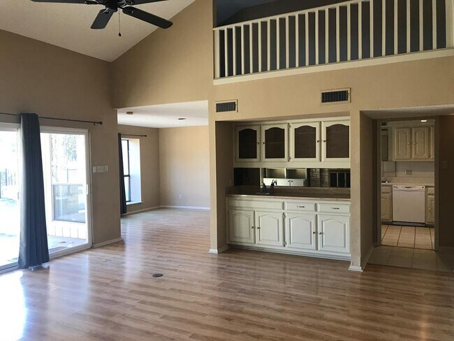Building Photo - 379 Englewood Dr