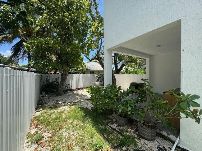 Building Photo - 6323 NW 1st Pl