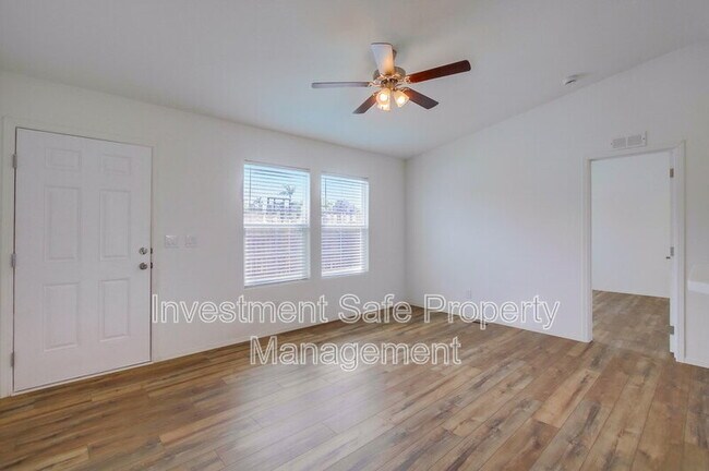 Building Photo - 4028 Charles St