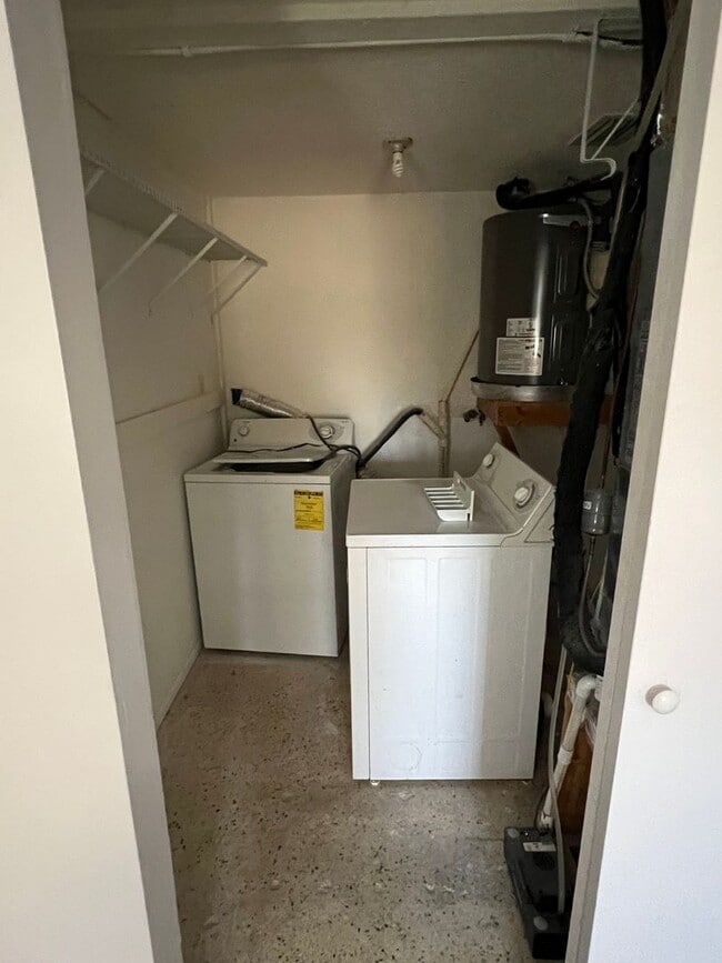 Building Photo - 2/1 Duplex in Punta Gorda