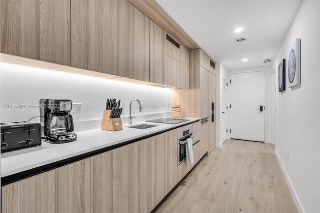 Building Photo - 225 N Miami Ave