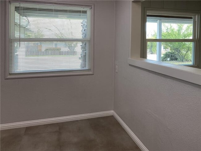 Building Photo - 2581 Buena Vista Ave