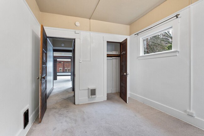 Building Photo - DON’T MISS OUT!!!! INCREDIBLE 3 BEDROOM