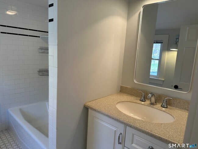 Building Photo - 20 Cannondale Rd