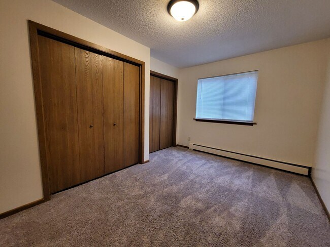 Building Photo - Great Marion Location. 2 bedroom 1 bath, h...