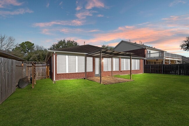 Building Photo - 16727 Sonoma Del Norte Dr