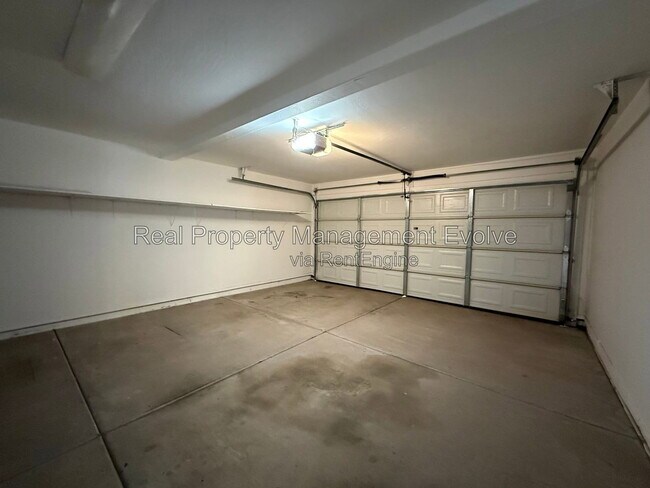 Building Photo - 3725 E Taro Ln