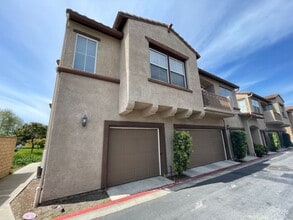 Building Photo - Charming Condo in Oceanside
