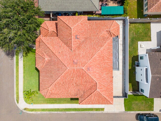 Building Photo - 413 Auburn St